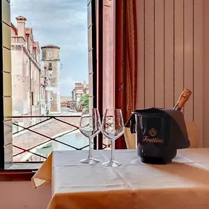 Heart Of Biennale , Venecia Italia